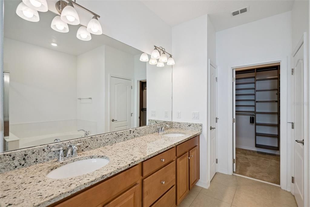 For Sale: $519,000 (3 beds, 3 baths, 2356 Square Feet)
