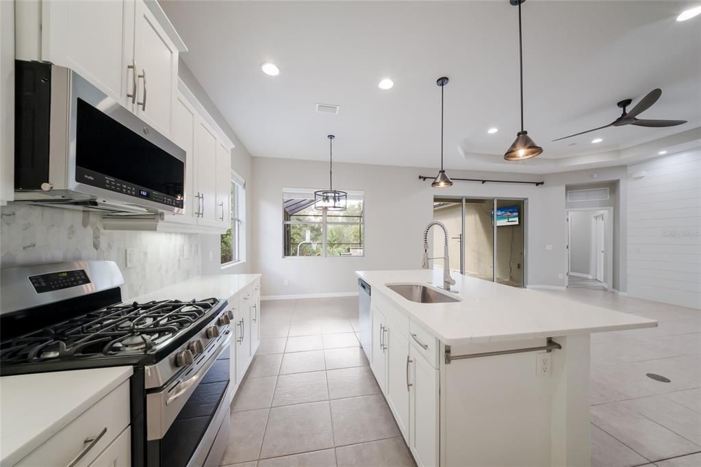 En Venta: $619,900 (3 camas, 2 baños, 2148 Pies cuadrados)