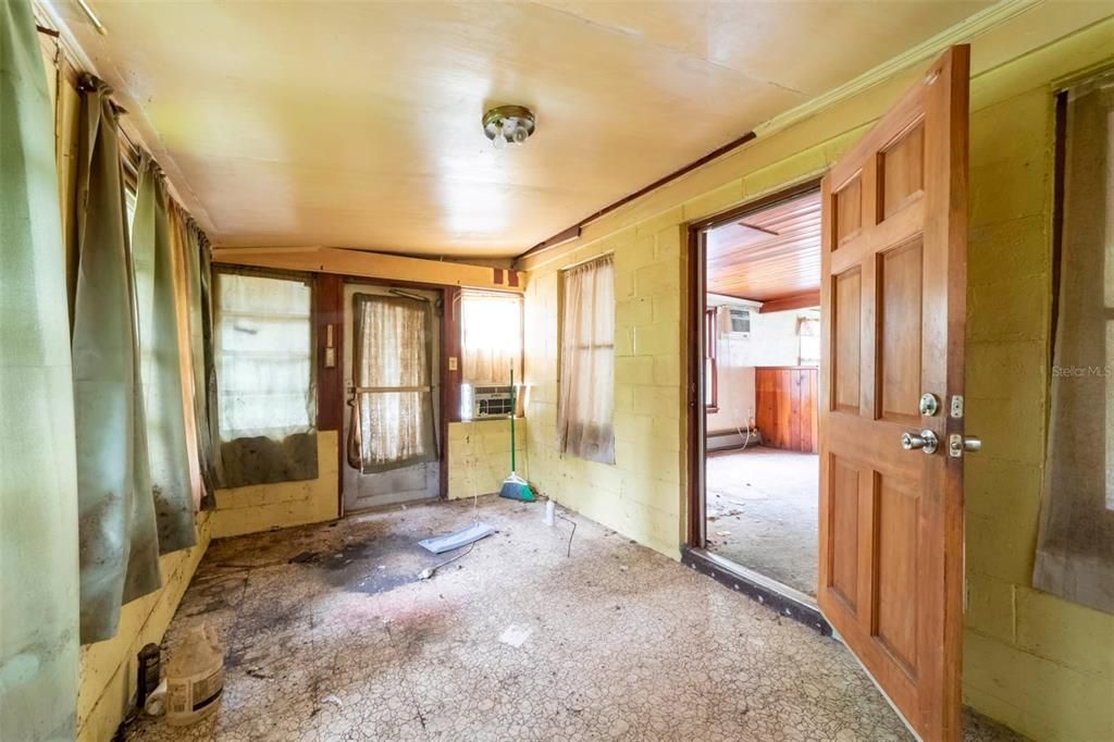 Activo con contrato: $165,000 (2 camas, 2 baños, 1354 Pies cuadrados)