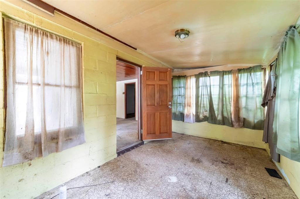 Activo con contrato: $165,000 (2 camas, 2 baños, 1354 Pies cuadrados)