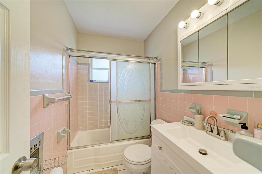 Activo con contrato: $435,000 (5 camas, 0 baños, 3422 Pies cuadrados)