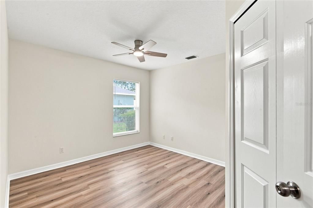 For Sale: $299,900 (3 beds, 2 baths, 1471 Square Feet)