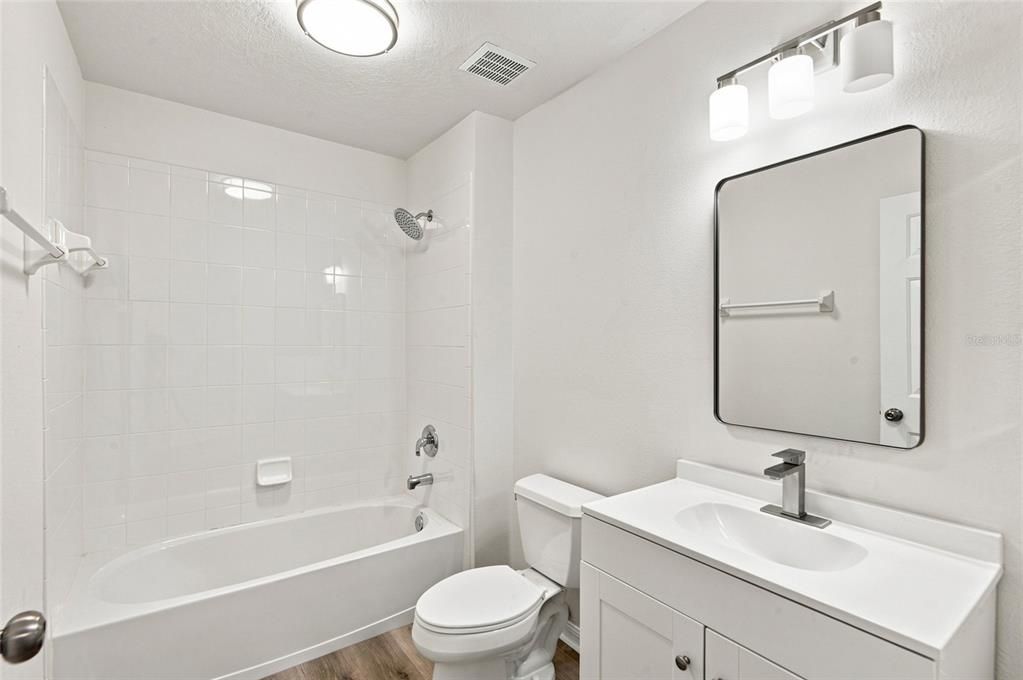 For Sale: $299,900 (3 beds, 2 baths, 1471 Square Feet)