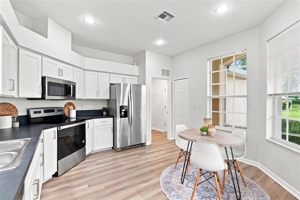 For Sale: $299,900 (3 beds, 2 baths, 1471 Square Feet)