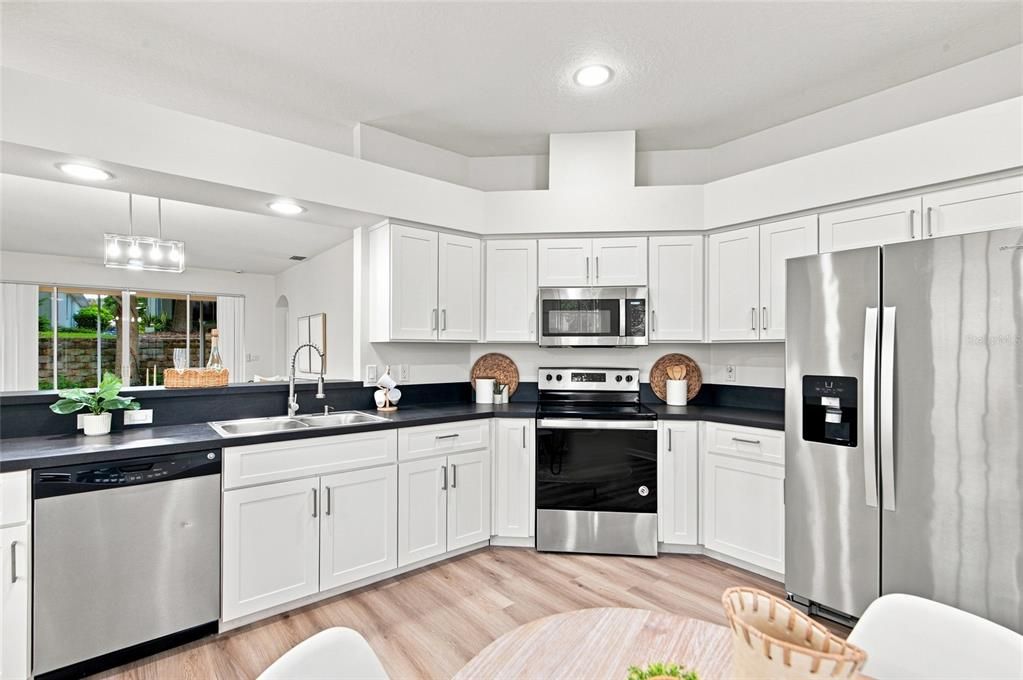 For Sale: $299,900 (3 beds, 2 baths, 1471 Square Feet)