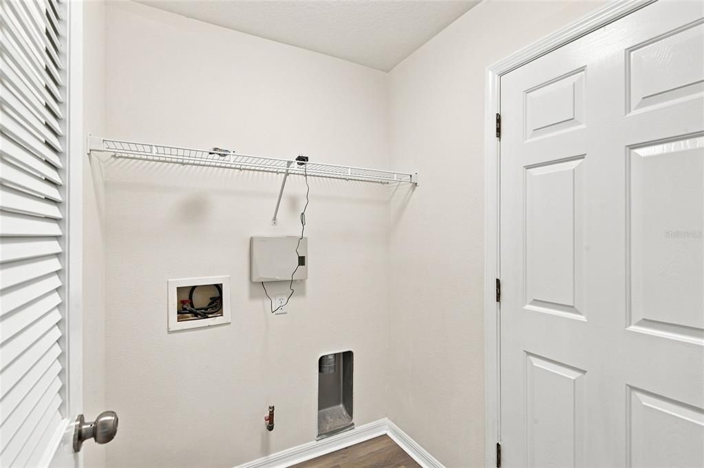 For Sale: $299,900 (3 beds, 2 baths, 1471 Square Feet)