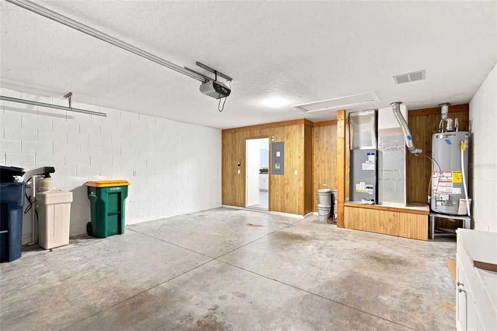 For Sale: $299,900 (3 beds, 2 baths, 1471 Square Feet)