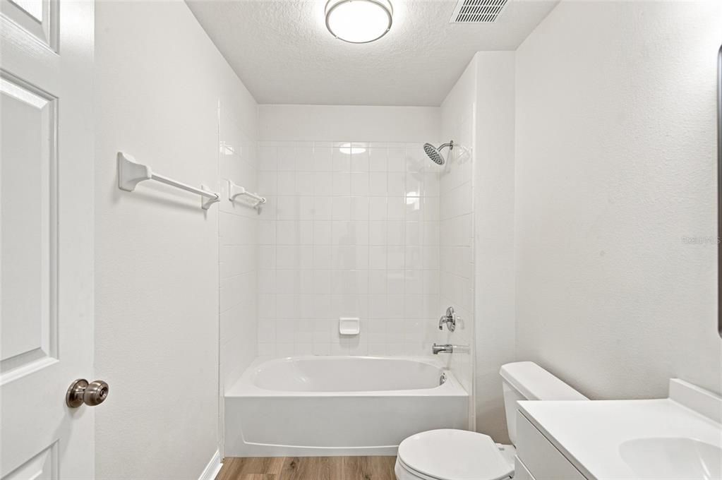 For Sale: $299,900 (3 beds, 2 baths, 1471 Square Feet)
