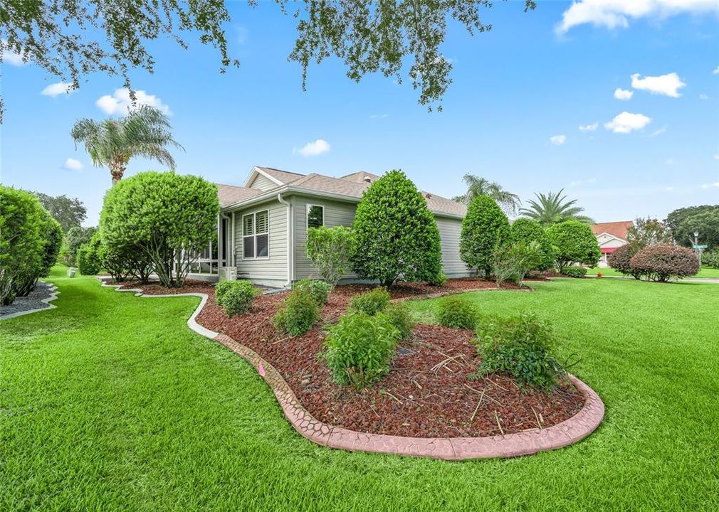 For Sale: $400,000 (3 beds, 2 baths, 1761 Square Feet)