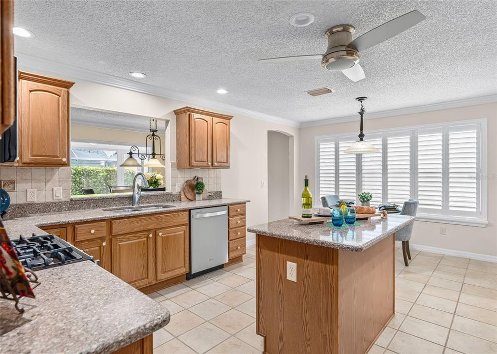 For Sale: $400,000 (3 beds, 2 baths, 1761 Square Feet)