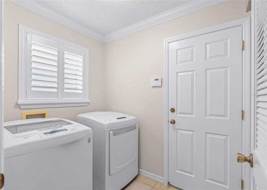 For Sale: $400,000 (3 beds, 2 baths, 1761 Square Feet)