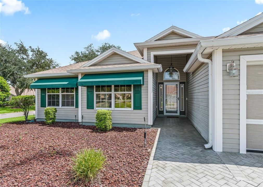 For Sale: $400,000 (3 beds, 2 baths, 1761 Square Feet)