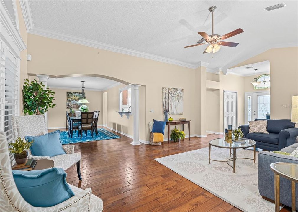 For Sale: $400,000 (3 beds, 2 baths, 1761 Square Feet)