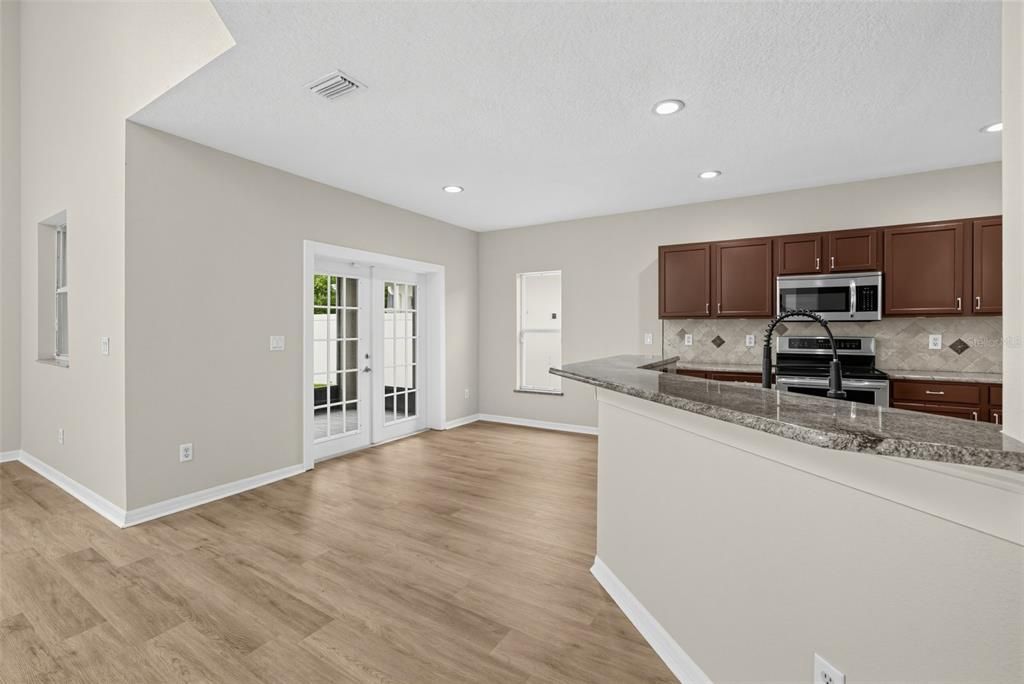 For Sale: $314,900 (4 beds, 2 baths, 1979 Square Feet)