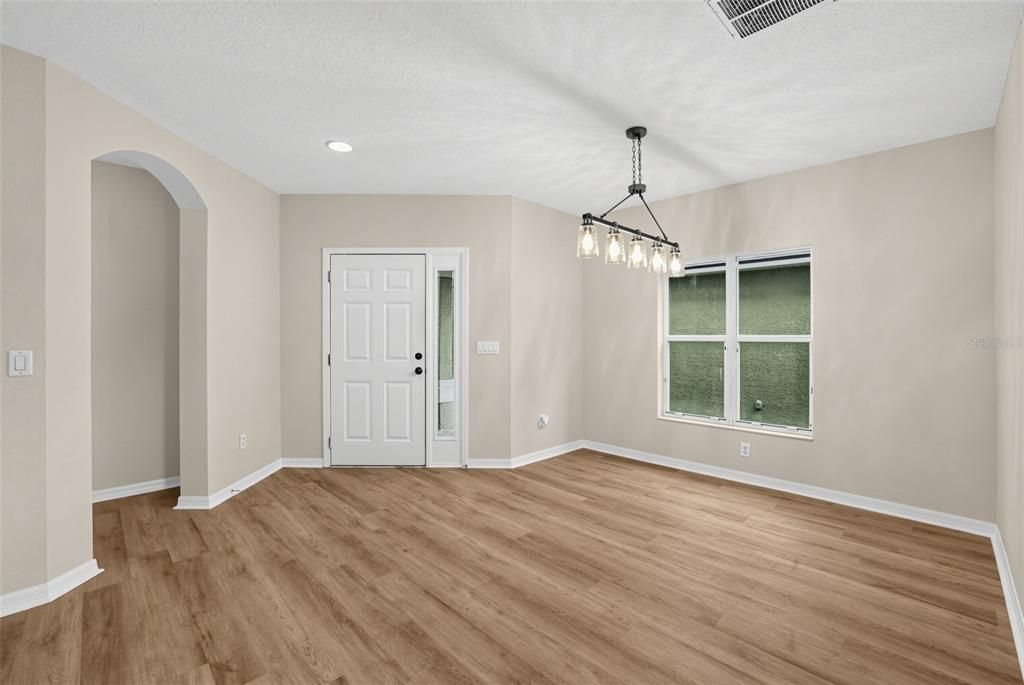 For Sale: $314,900 (4 beds, 2 baths, 1979 Square Feet)