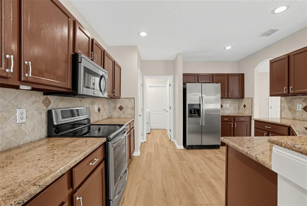 For Sale: $314,900 (4 beds, 2 baths, 1979 Square Feet)