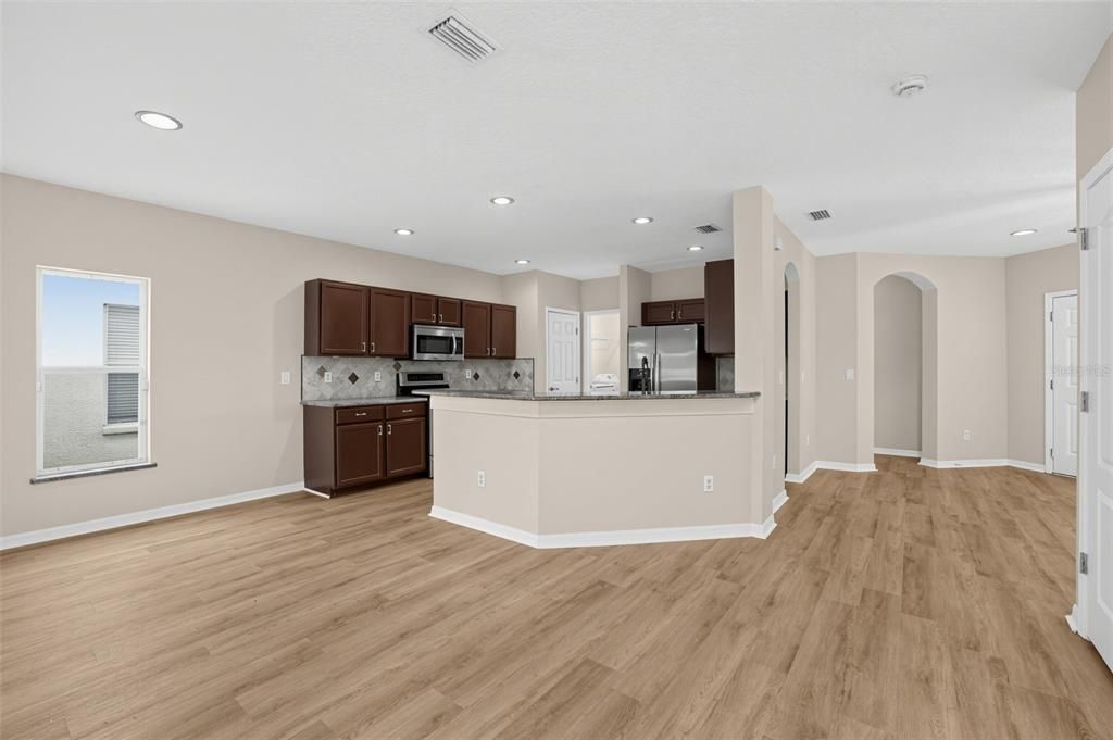 For Sale: $314,900 (4 beds, 2 baths, 1979 Square Feet)