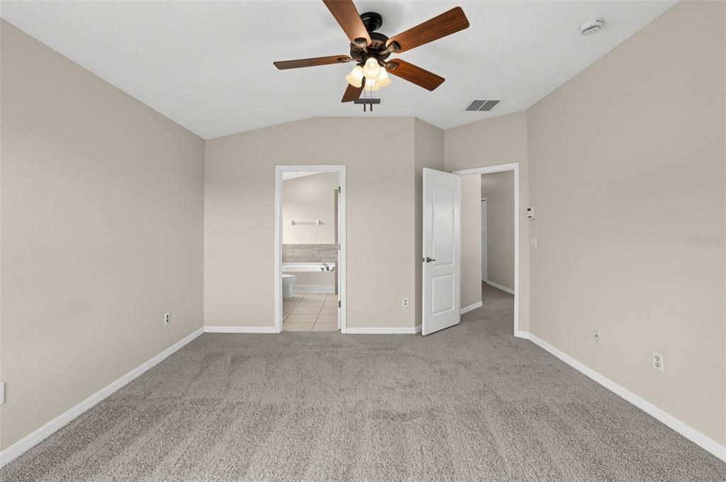 For Sale: $314,900 (4 beds, 2 baths, 1979 Square Feet)