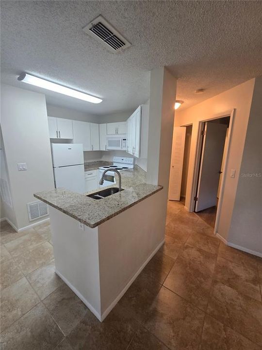 For Rent: $1,750 (2 beds, 1 baths, 851 Square Feet)