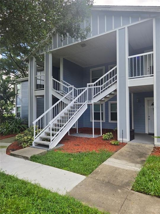 For Rent: $1,750 (2 beds, 1 baths, 851 Square Feet)