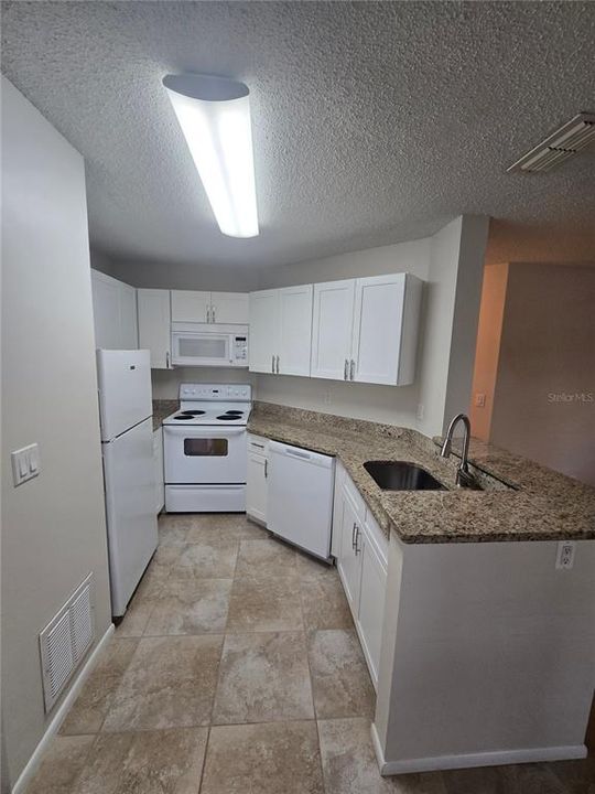 For Rent: $1,750 (2 beds, 1 baths, 851 Square Feet)