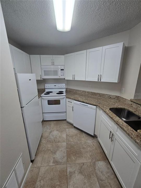 For Rent: $1,750 (2 beds, 1 baths, 851 Square Feet)