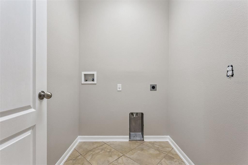 En Venta: $575,000 (4 camas, 2 baños, 1864 Pies cuadrados)