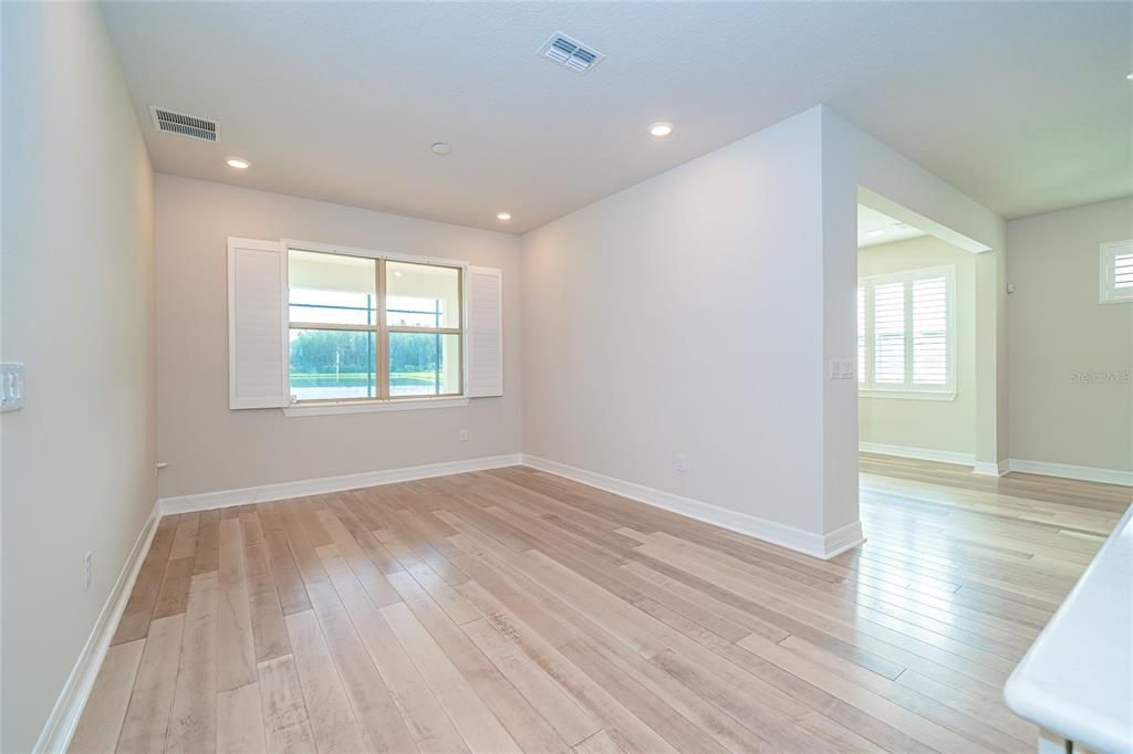 En Venta: $745,000 (4 camas, 3 baños, 3070 Pies cuadrados)