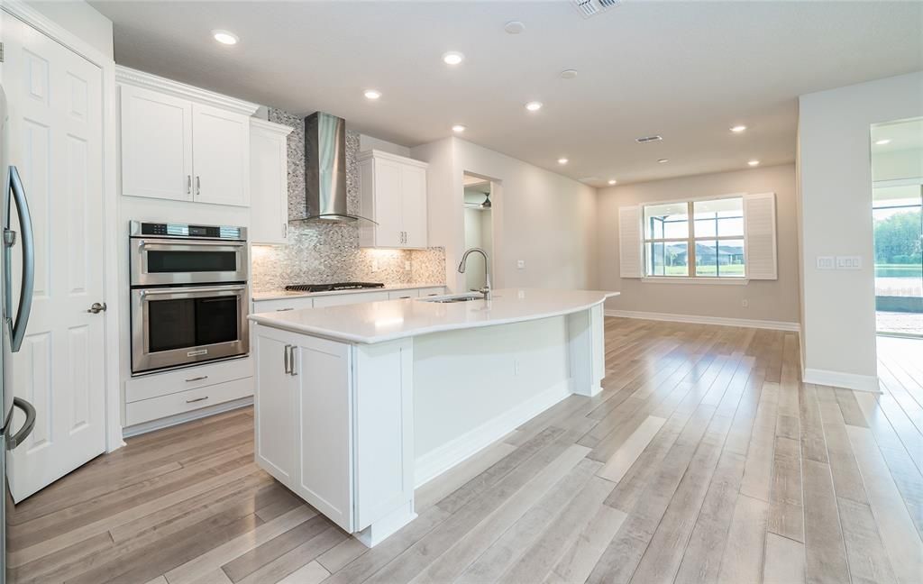 En Venta: $745,000 (4 camas, 3 baños, 3070 Pies cuadrados)