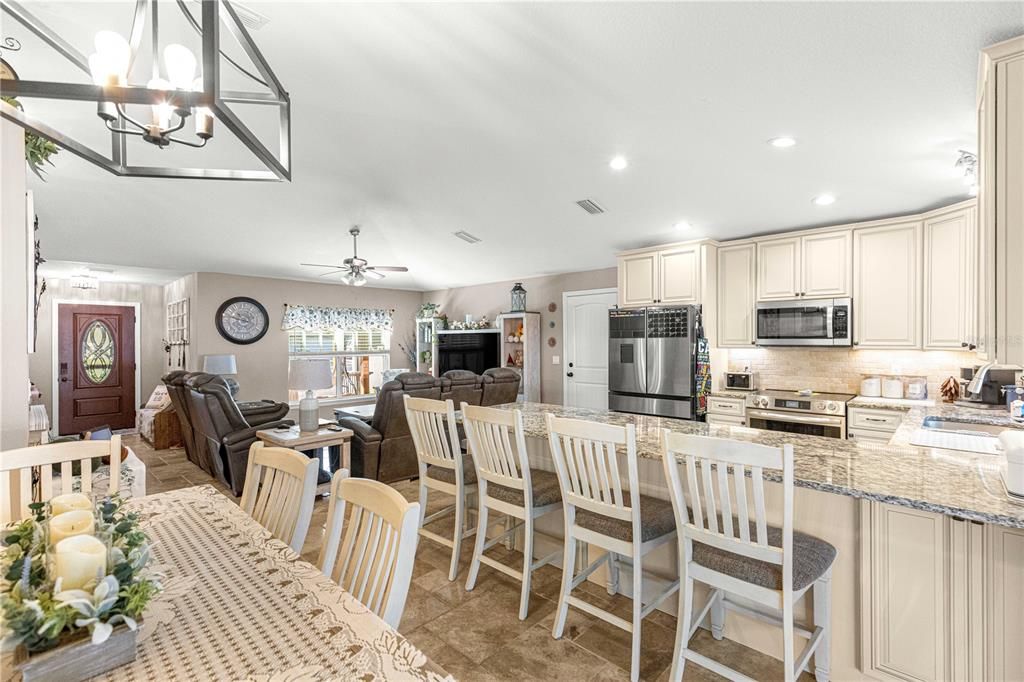 For Sale: $299,500 (3 beds, 2 baths, 1379 Square Feet)