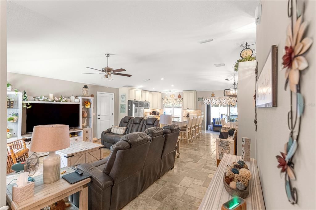 For Sale: $299,500 (3 beds, 2 baths, 1379 Square Feet)