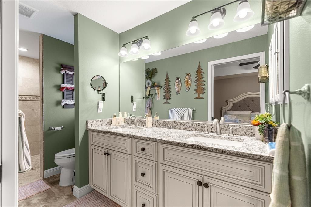 For Sale: $299,500 (3 beds, 2 baths, 1379 Square Feet)