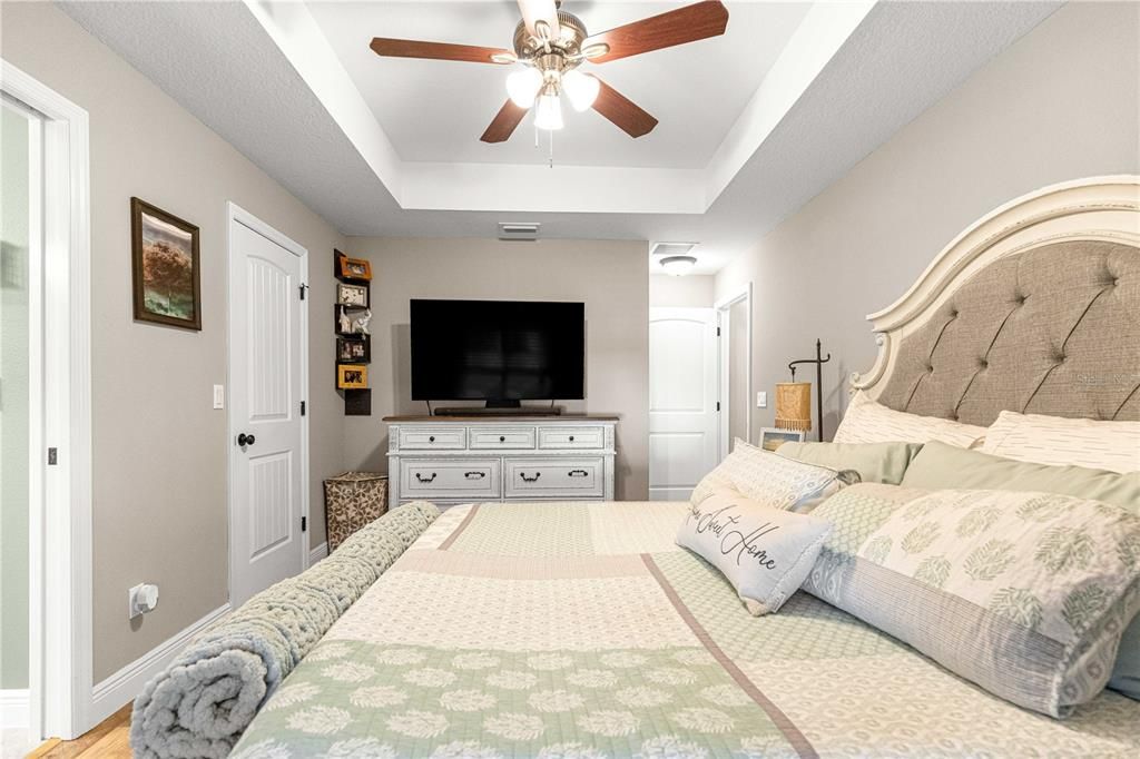 For Sale: $299,500 (3 beds, 2 baths, 1379 Square Feet)