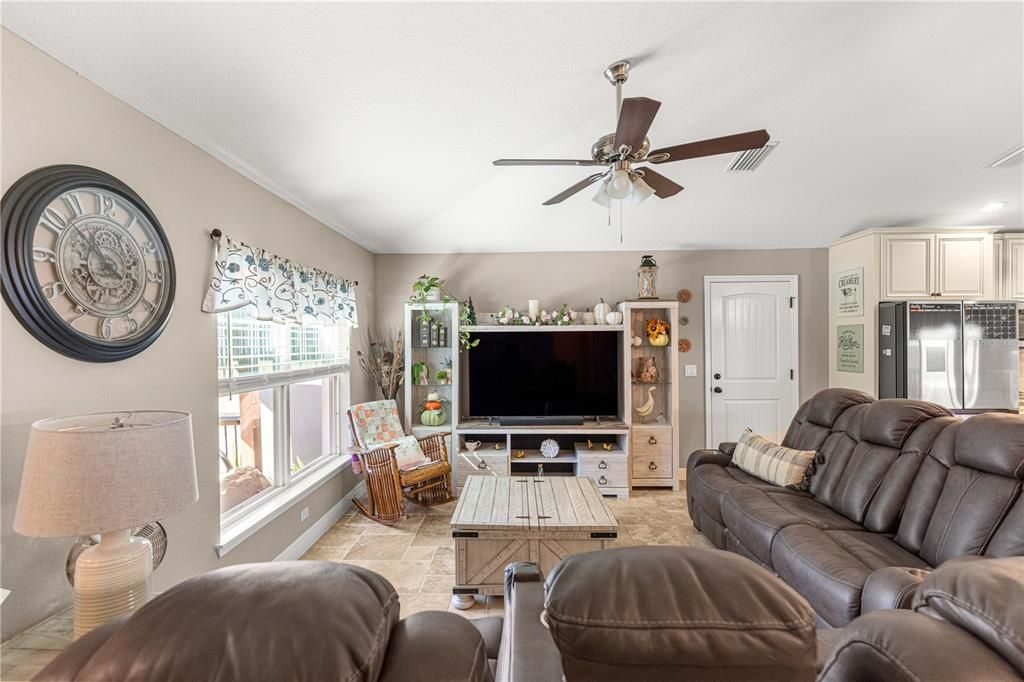For Sale: $299,500 (3 beds, 2 baths, 1379 Square Feet)