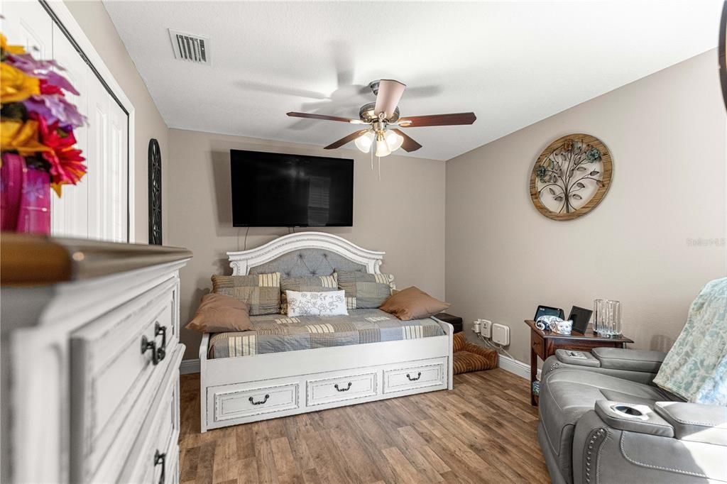 For Sale: $299,500 (3 beds, 2 baths, 1379 Square Feet)