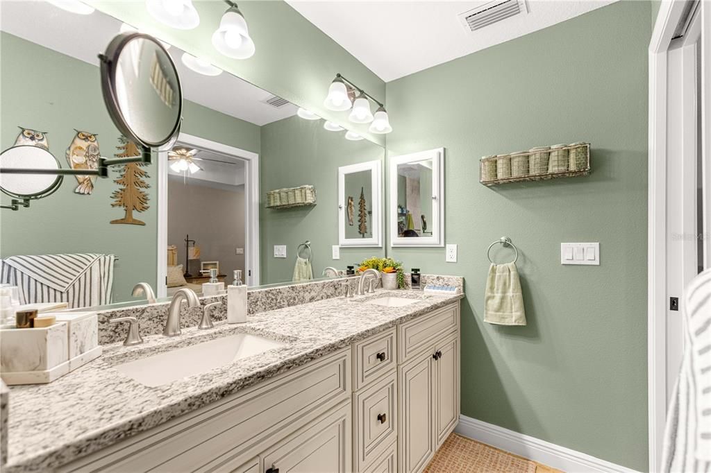 For Sale: $299,500 (3 beds, 2 baths, 1379 Square Feet)