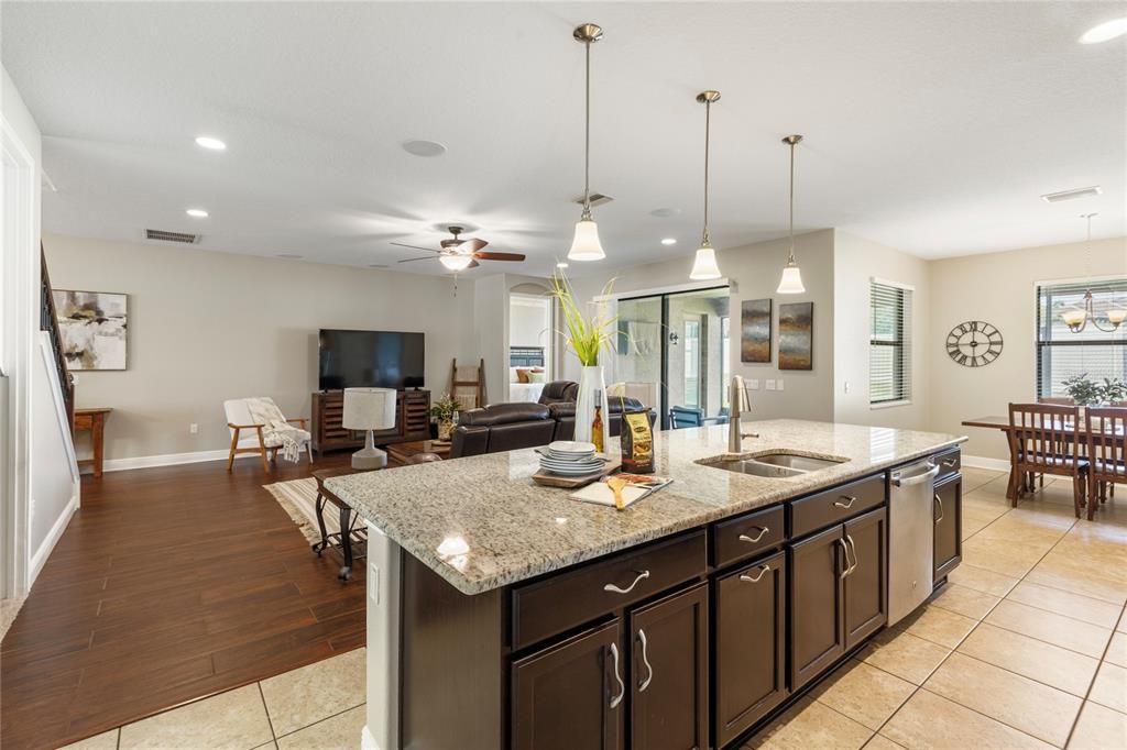 For Sale: $675,000 (5 beds, 4 baths, 3107 Square Feet)
