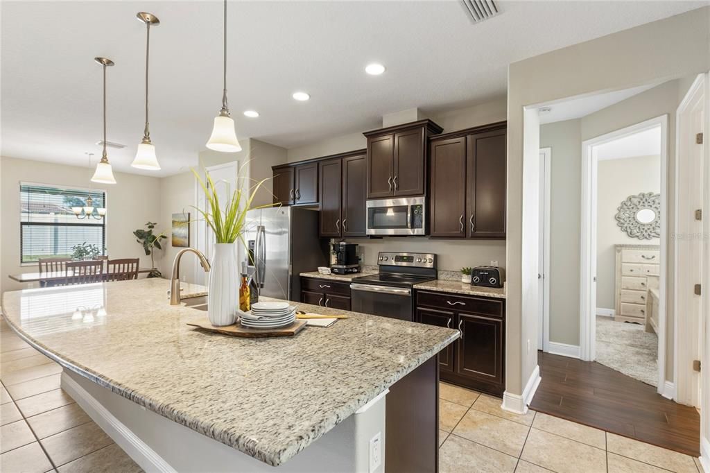 For Sale: $675,000 (5 beds, 4 baths, 3107 Square Feet)