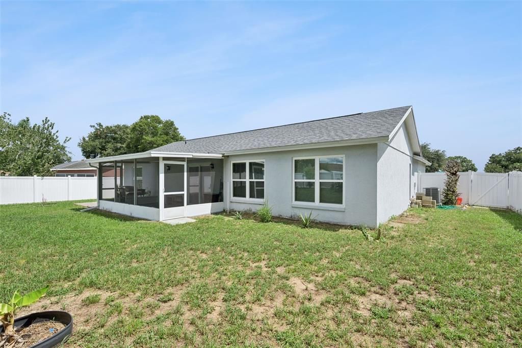 For Sale: $359,900 (4 beds, 2 baths, 1359 Square Feet)