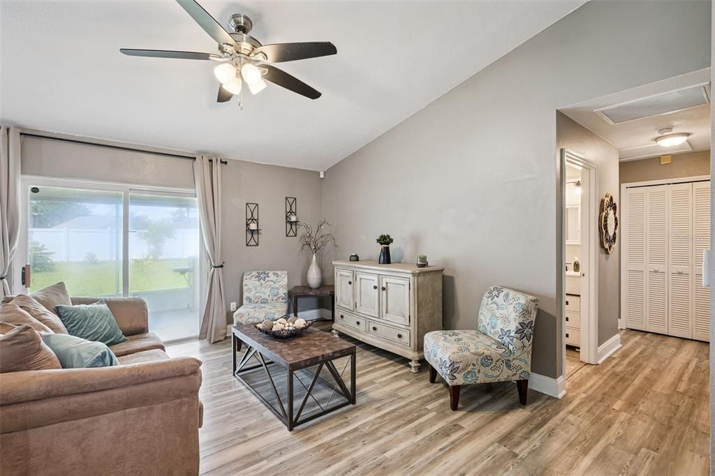 For Sale: $359,900 (4 beds, 2 baths, 1359 Square Feet)