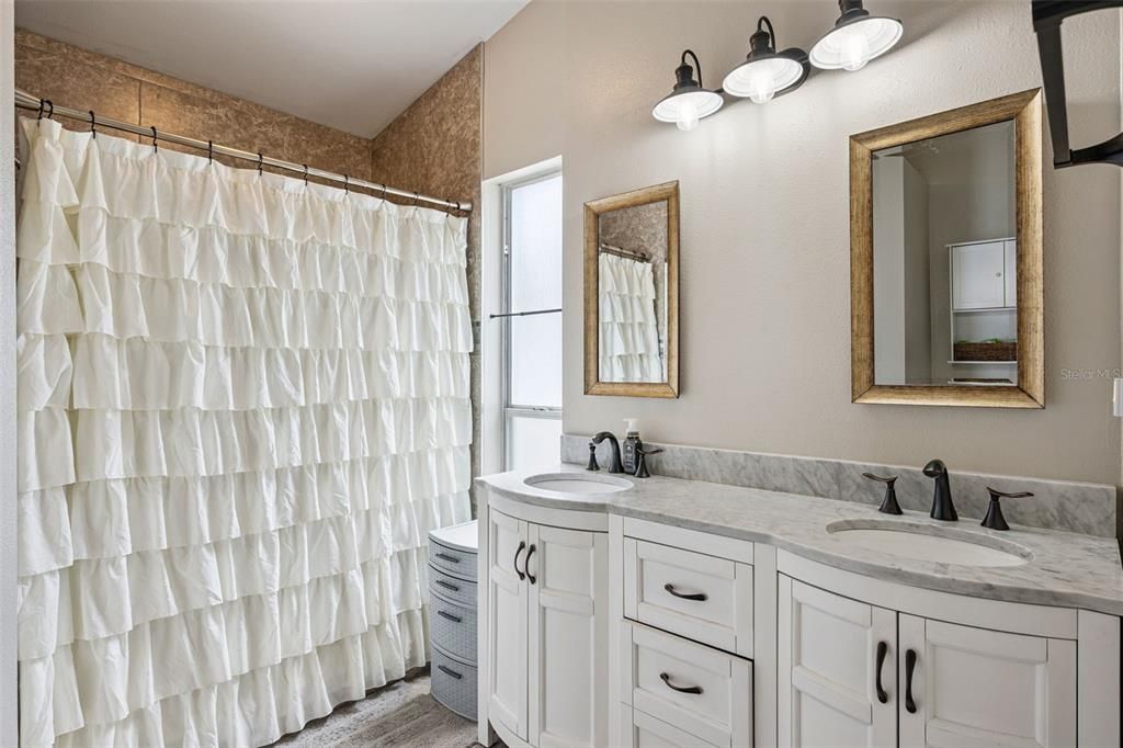 For Sale: $359,900 (4 beds, 2 baths, 1359 Square Feet)