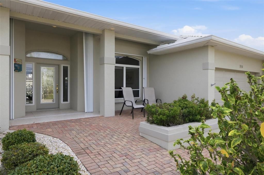 En Venta: $859,000 (3 camas, 2 baños, 2200 Pies cuadrados)