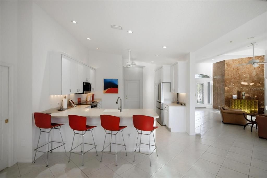 En Venta: $859,000 (3 camas, 2 baños, 2200 Pies cuadrados)