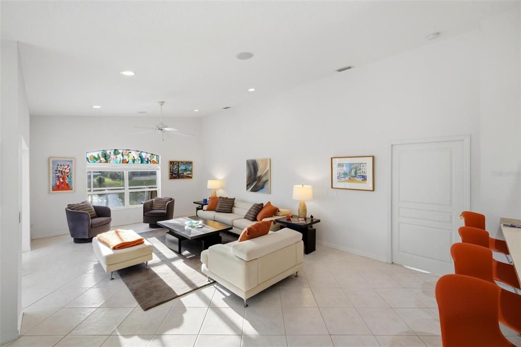 En Venta: $859,000 (3 camas, 2 baños, 2200 Pies cuadrados)