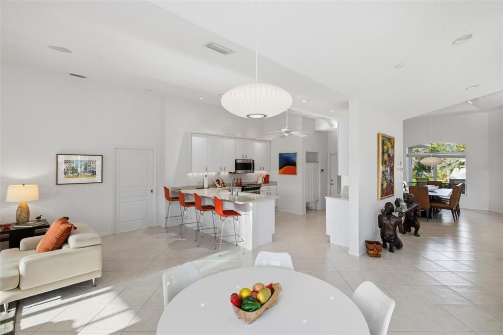 En Venta: $859,000 (3 camas, 2 baños, 2200 Pies cuadrados)