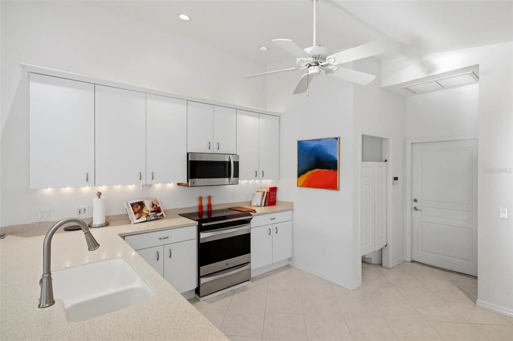 En Venta: $859,000 (3 camas, 2 baños, 2200 Pies cuadrados)