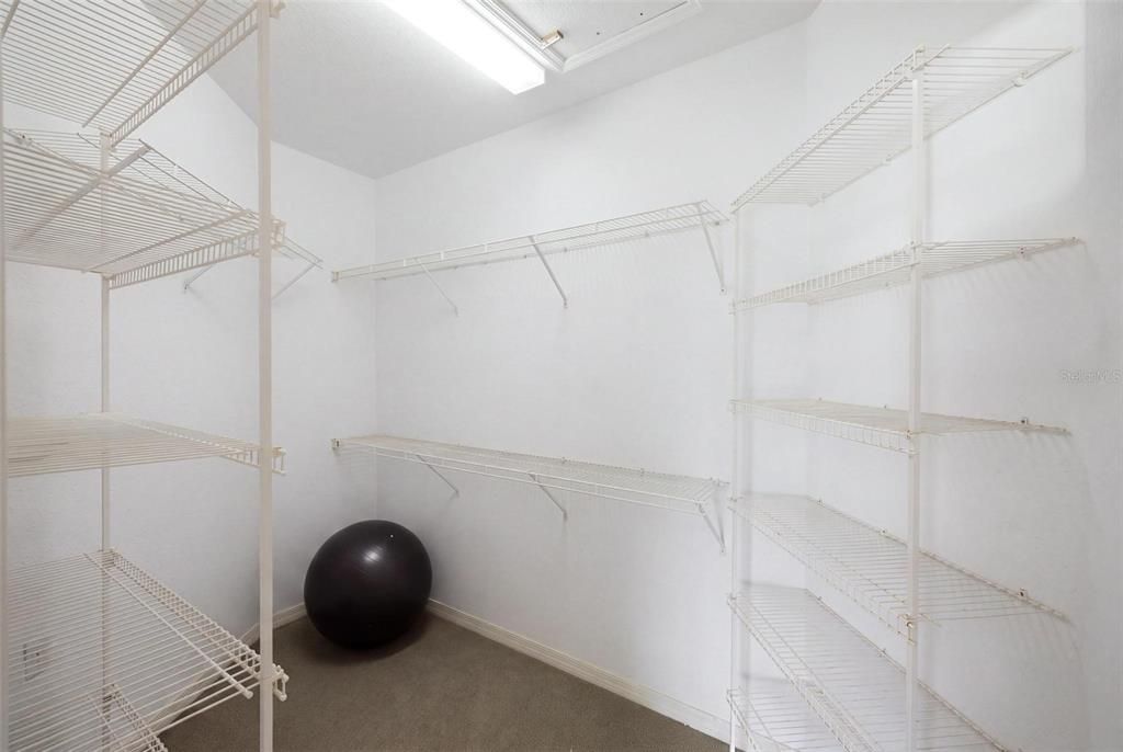 En Venta: $859,000 (3 camas, 2 baños, 2200 Pies cuadrados)