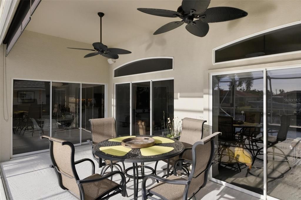 En Venta: $859,000 (3 camas, 2 baños, 2200 Pies cuadrados)