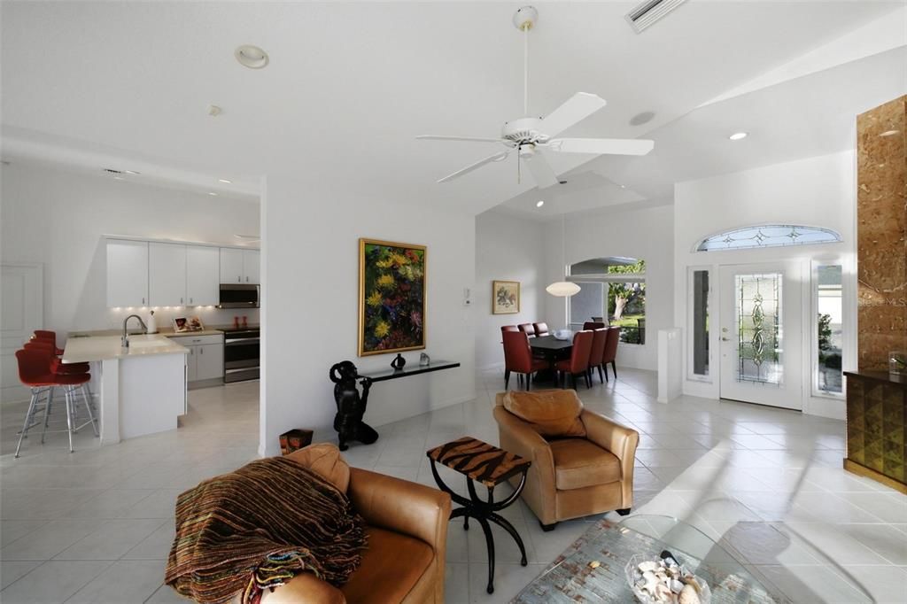 En Venta: $859,000 (3 camas, 2 baños, 2200 Pies cuadrados)