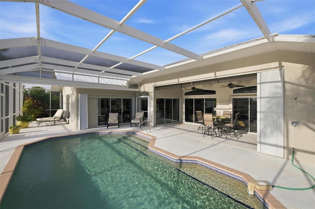En Venta: $859,000 (3 camas, 2 baños, 2200 Pies cuadrados)